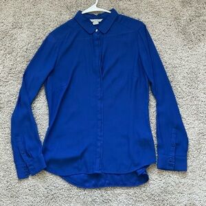Blue Button-Up Blouse. Women’s Size (M). Pre-Owned